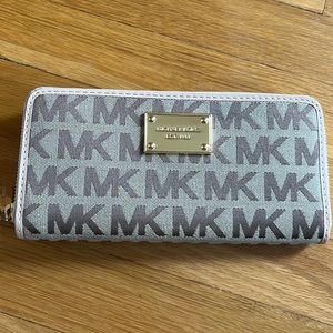 Micheal Kors wallet